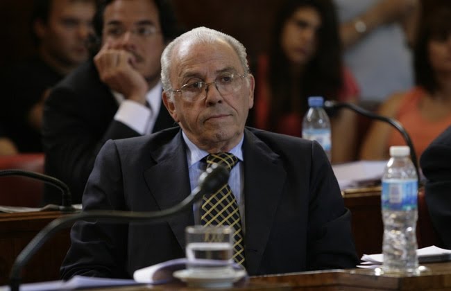 El doctor Ricardo Palacios ha tomado distancia en relación a algunas decisiones de su bloque que no acompañó con sus voto. Se manifestó a favor del funcionamiento de la Mesa Permanente contra la Inseguridad y en rechazó el circo de la recepción a la Fragata Libertad.