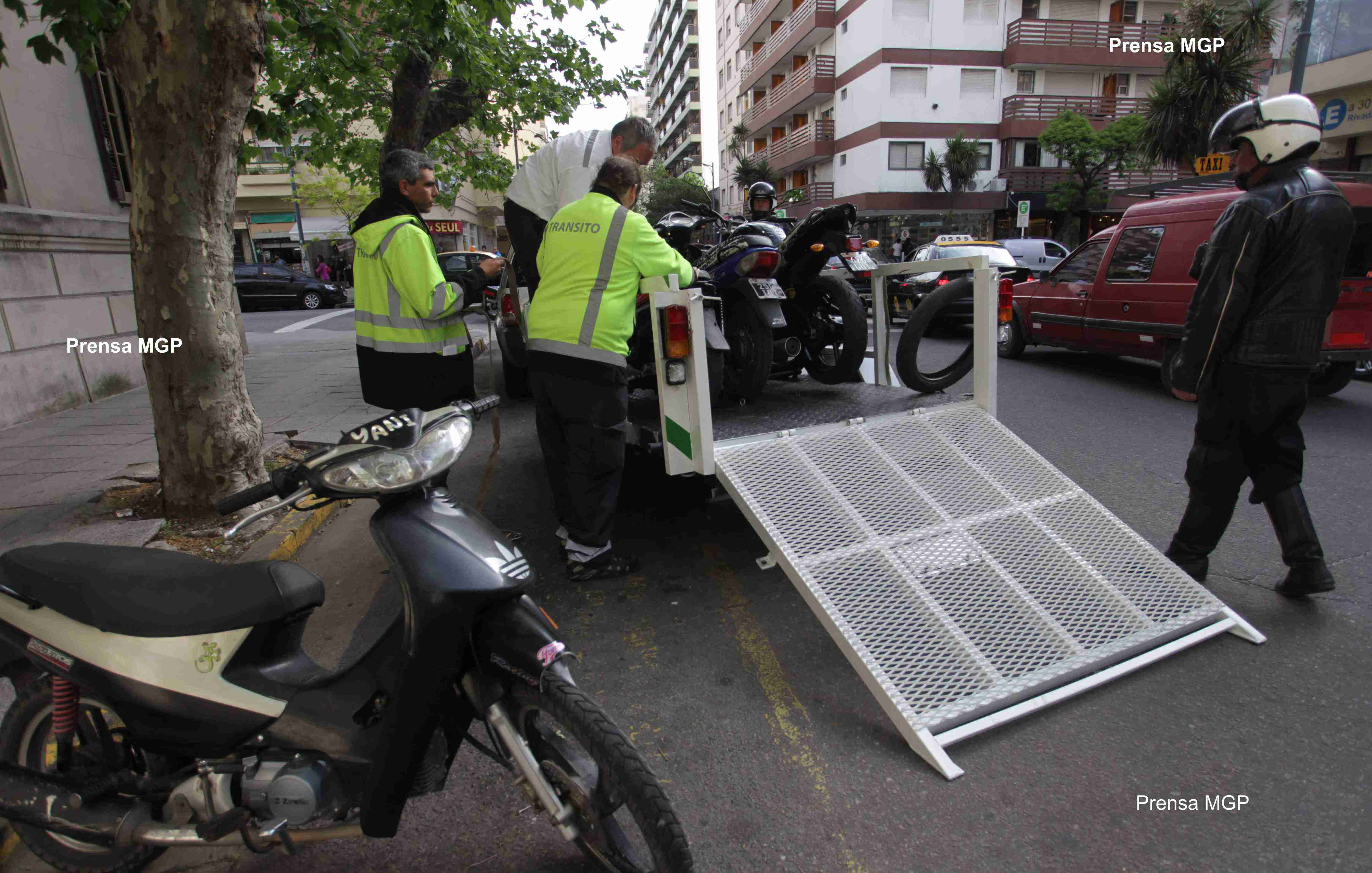 El Municipio secuestró 18 motos ante la falta de casco de sus conductores?