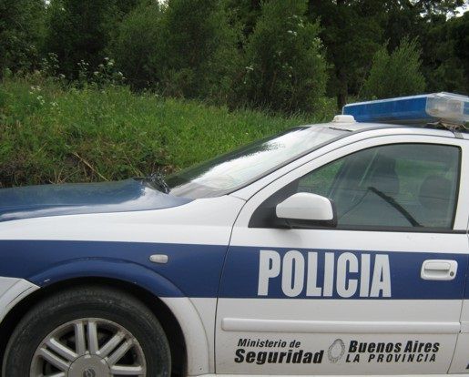 Violento tiroteo en la puerta de una pinturería terminó con un policía herido