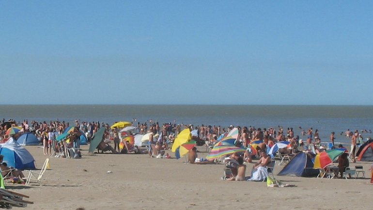 San Clemente: logró rescatar a sus hijas y desapareció en el mar