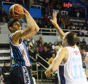 Peñarol no extrañó a Leiva y ganó cómodo frente a Bahía Basket