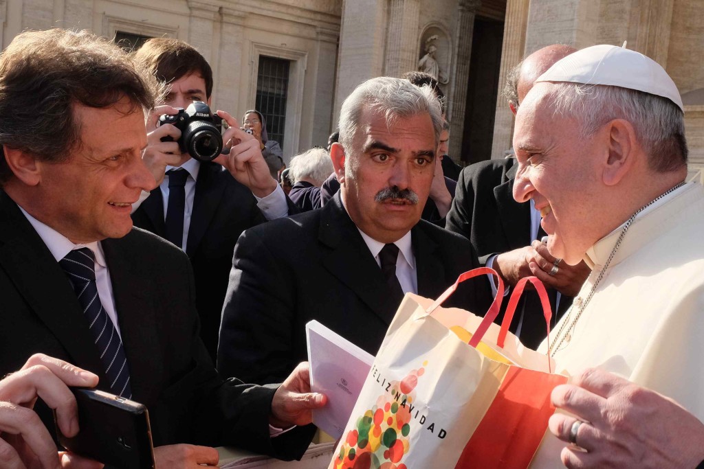 PULTI CON EL PAPA FRANCISCO