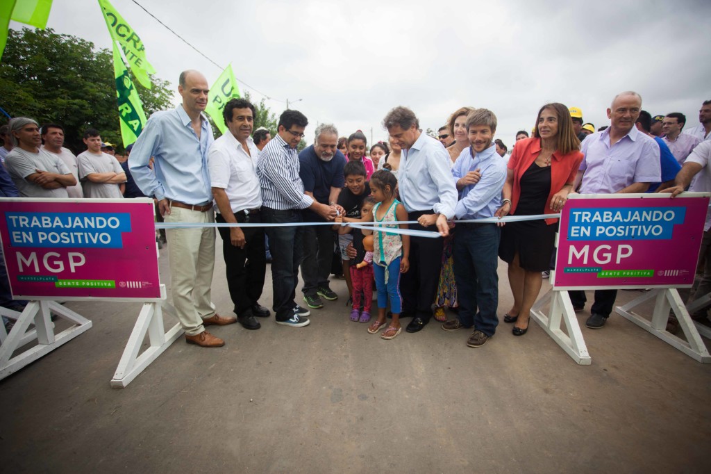 Fotos MGP - Vialidad - Inauguracion 30 cuadras de asfalto en el barrio Las Heras