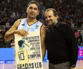 Argentina se lució ante Uruguay en el Polideportivo y homenajeó a Leo Gutiérrez