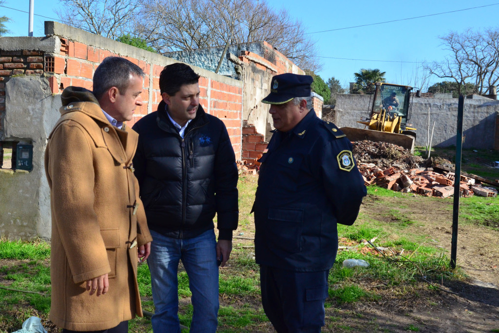 Fotos MGP - Seguridad - Demolicion construccion abandonada donde vendia drogas en barrio Libertad