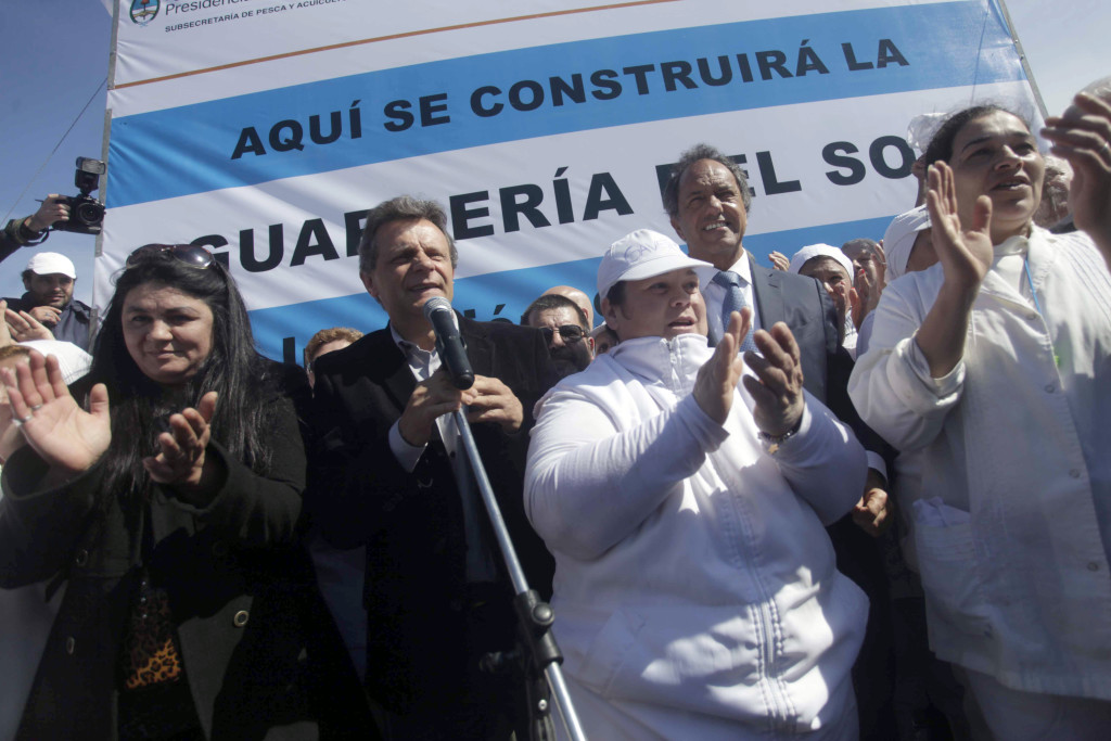 Fotos MGP - Pulti participo del acto de entrega de tierras para la guarderia del SOIP