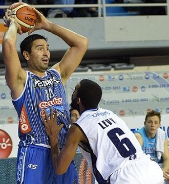 Peñarol de la mano de Gutiérrez logró un gran triunfo ante Bahía Basket