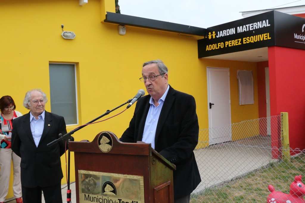 Tandil: Adolfo Pérez Esquivel visitó el jardín Maternal Municipal que lleva su nombre