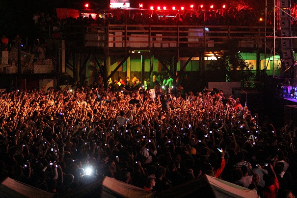 Recital de David Guetta en La Caseta de Mar del Plata, donde una tarima del VIP se cay— Foto: Guadalupe Aizaga 16-01-2012