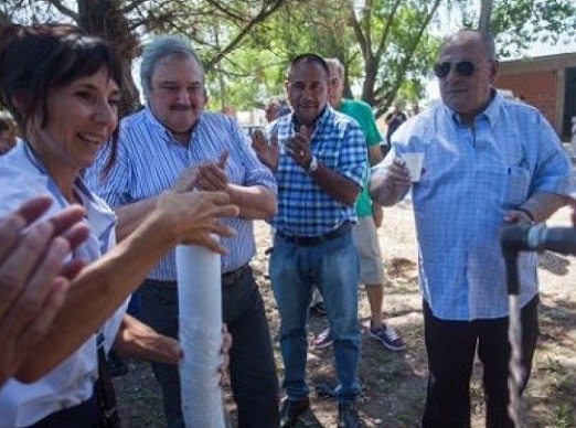 nota-1354216-navidad-agua-nuevo-inundados-ciudad-atada-alambre-689872