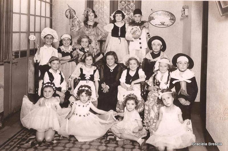 31 Festejo de Carnaval, aprox en la década del 30, donde se ve a mi padre Cesar Brescia, a la iqz sentado en primer lugar.