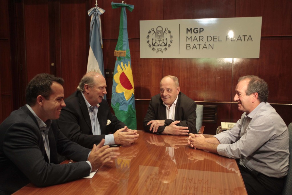 Fotos MGP - Reunión de Arroyo con representantes de la firma Cencosud.