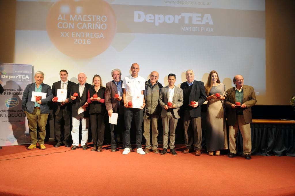 Mar del Plata: 10-9-16 Reconocimiento "Al Maestro con Cariño" a personalidades destacadas no solo en el deporte sino en todos los ambitos foto: Prensa DeporTEA