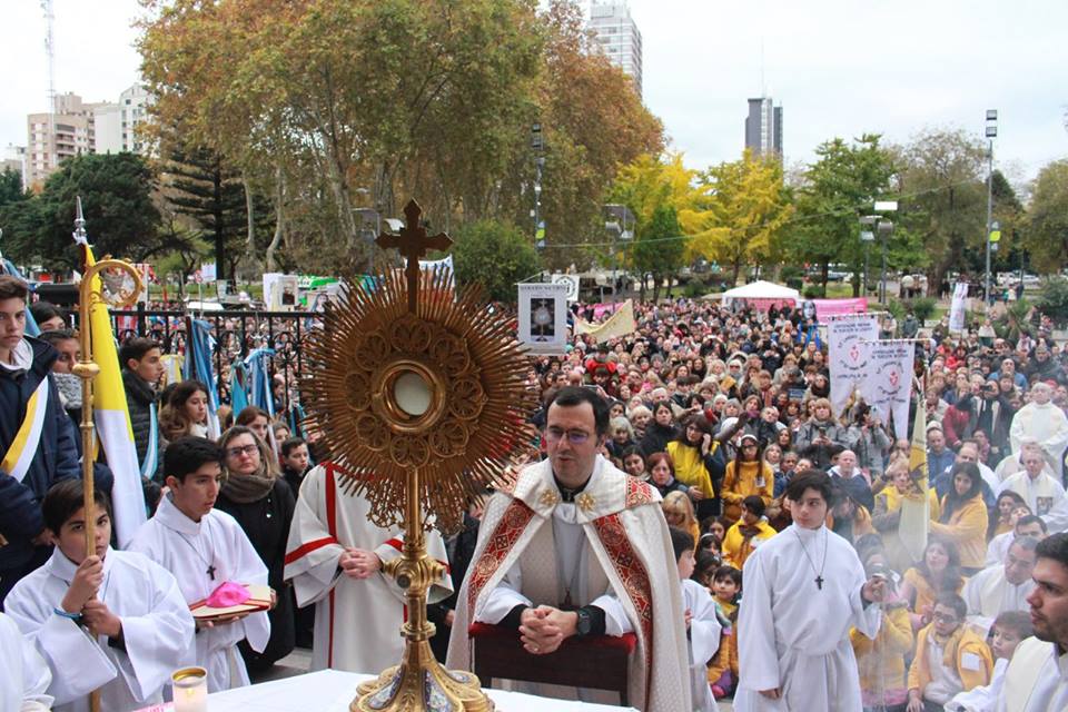 Miles de fieles participaron de la celebración del Corpus ...