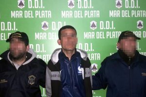 Cayó delincuente con antecedentes penales acusado de cometer una entradera
