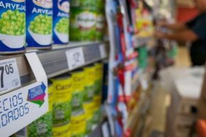 El Gobierno elabora una canasta de 70 productos para comercios de cercanía