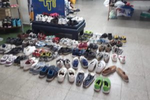 Peña La Mitad + 1 MDQ donó zapatillas al Comedor Huellitas