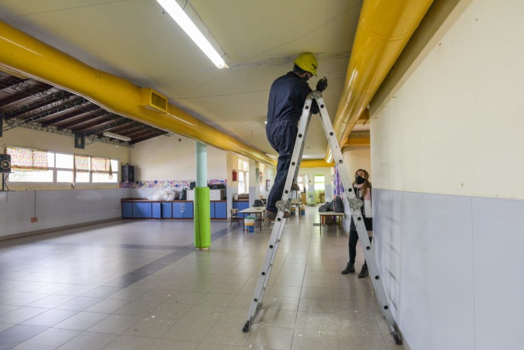 Continúan los trabajos en las instituciones educativas municipales