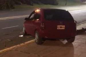 Un ciclista fue atropellado en la costa y voló varios metros