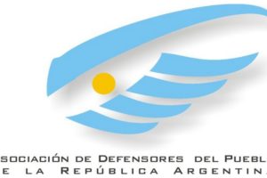 Defensores del pueblo califican al reclamo policial como “actos de intimidación y prepotencia”