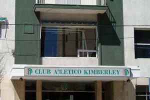 River tras los pasos de un arquero de 9 años que juega en Kimberley