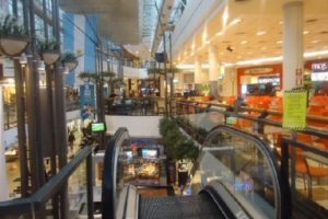 Sin habilitación, los shoppings igualmente abren sus puertas