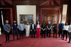 Axel Kicillof se reunió con actores y actrices para revisar protocolos en teatros