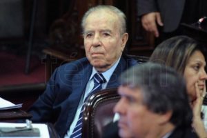 Menem sigue internado en estado delicado en el sanatorio Los Arcos