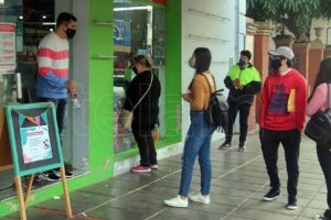 Las ventas navideñas cayeron 10,1% interanual, según CAME