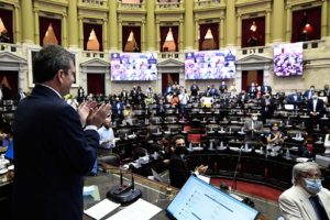 Al abrir el debate, Massa sostuvo que "no hay diputados antiderechos" y pidió "no perder de vista ni el respeto ni la capacidad de escuchar a los otros".