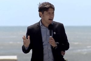 "Estamos trabajando en estas últimas horas para evitar de que se propague en Argentina esta peligrosa cepa", remarcó Kicillof.