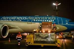 Vuela de regreso el avión de Aerolíneas que trae las primeras dosis de la vacuna