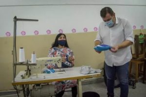 Docentes y estudiantes confeccionaron juguetes para jardines de infantes municipales