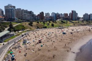 Los destinos turísticos afrontan esta peculiar temporada con subas del 30% en los precios