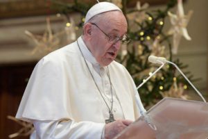 Francisco reapareció tras la «dolorosa ciática» y pidió «un año de fraterna solidaridad y de paz»