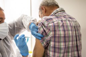 Unas 400 escuelas bonaerenses funcionarán como vacunatorios