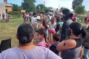 Mil niños de los barrios de la ciudad disfrutaron de la alegría de Papá Noel y de los Reyes Magos