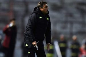 Hoyos dejó de ser el técnico de Aldosivi y suena Falcioni como reemplazo