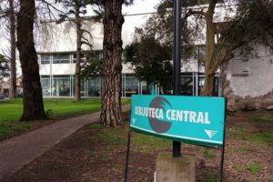 Comienza un ciclo de recitales en los jardines de la biblioteca de la Universidad