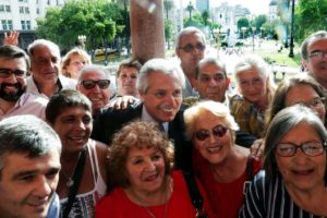 La regla en el sistema previsional es jubilarse sin aportes y duplicar beneficios