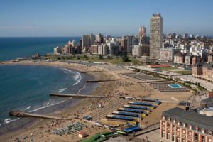 Veinte artistas pintarán hoy a Mar del Plata en la Plaza del Agua