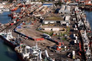 Empresas y gremios del puerto marplatense donaron diez freezers para equipar las escuelas donde se aplicará la vacuna contra el Covid 19