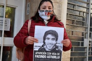 Posibles restos de un colgante de Facundo en un nuevo allanamiento en comisaría de Origone