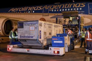 Llegó al país el vuelo con las 904 mil vacunas desde China