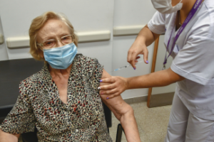 Elsa Nélida Alonso fue vacunada en la localidad bonaerense de Cañuelas.