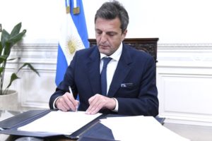 Impuesto a las ganancias: El oficialismo presentó un proyecto para que no paguen quienes cobran hasta $150 mil