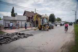 El Municipio realiza obras de bacheo e instala nuevo semáforo en el barrio Regional