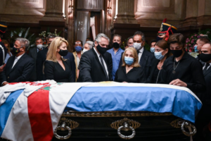 El Presidente decreta tres días de duelo por la muerte de Menem y expresa «profundo pesar»