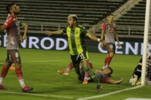Aldosivi rompió el maleficio de local: goleó a Arsenal 3 a 0
