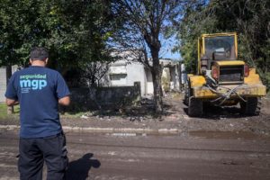 El Municipio derribó una construcción abandonada en el barrio Pampa